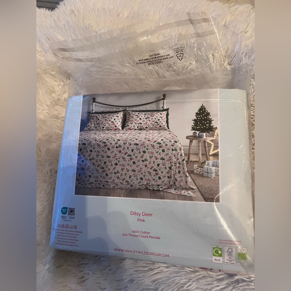 NWT CATH KIDSTON Pink Christmas Ditsy Deer 4 Piece Queen Size Sheet Set - Picture 2 of 7